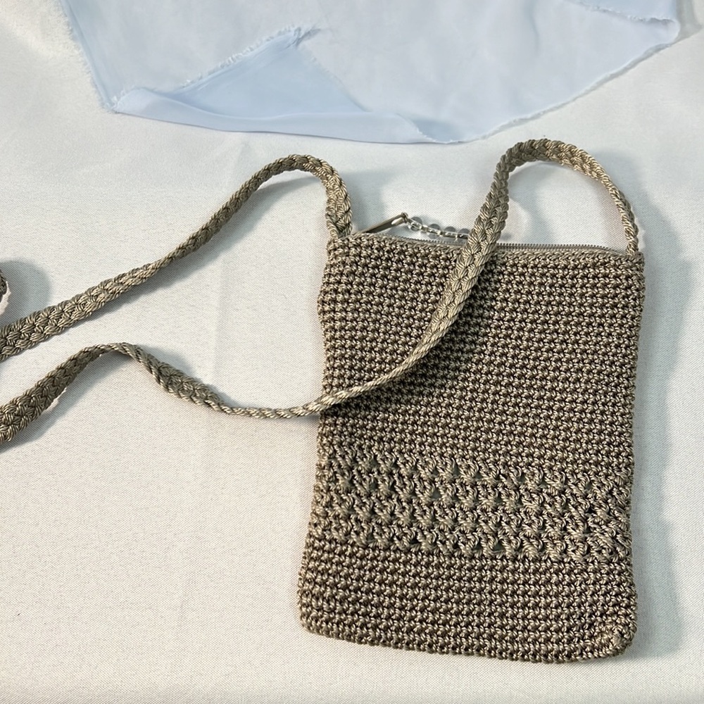 Chateau crochet crossbody purse taupe with green lining zip closure - Picture 5 of 8